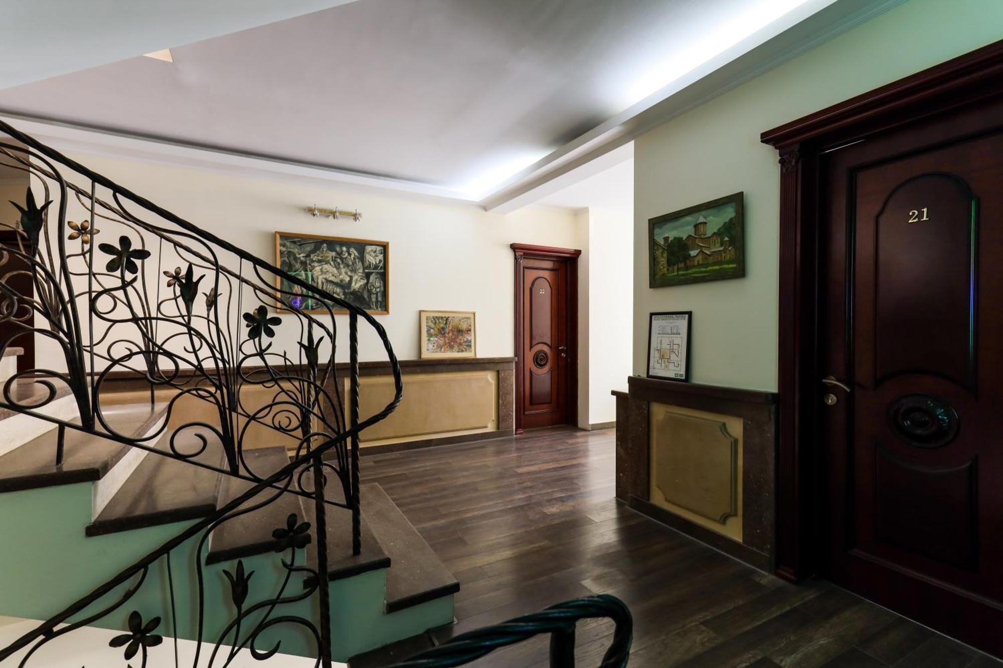Aeetes Palace Кутаиси Екстериор снимка