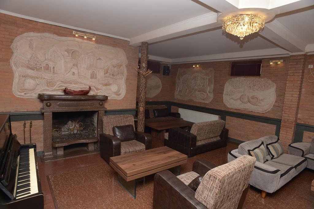 Aeetes Palace Кутаиси Екстериор снимка