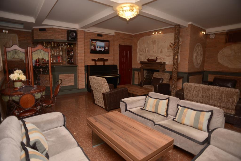 Aeetes Palace Кутаиси Екстериор снимка