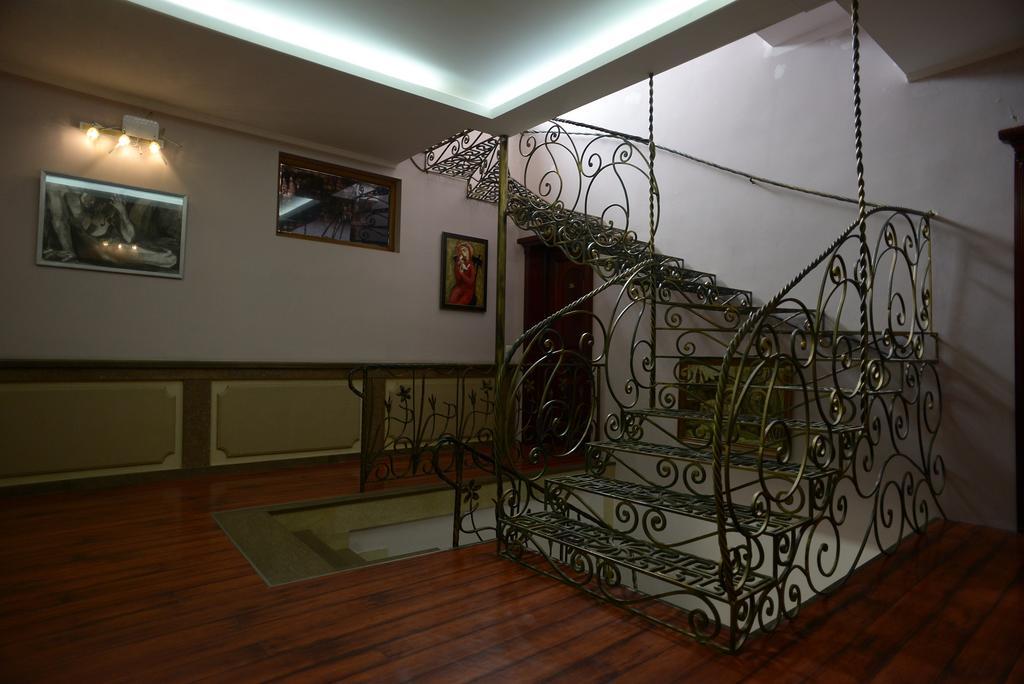 Aeetes Palace Кутаиси Екстериор снимка