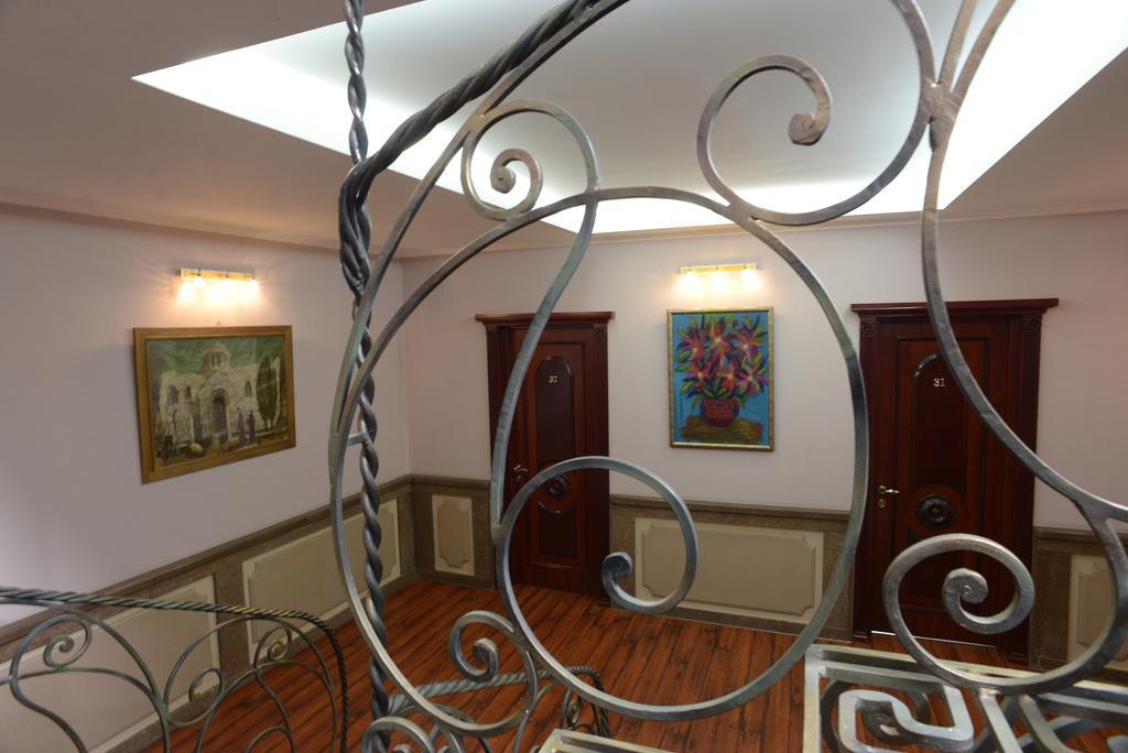 Aeetes Palace Кутаиси Екстериор снимка