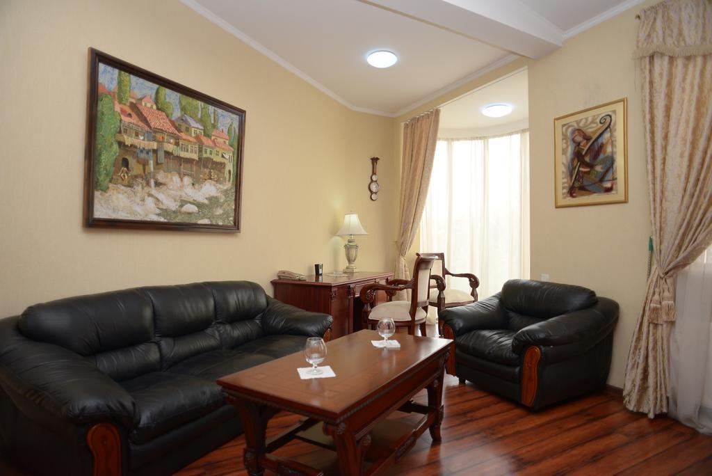 Aeetes Palace Кутаиси Екстериор снимка
